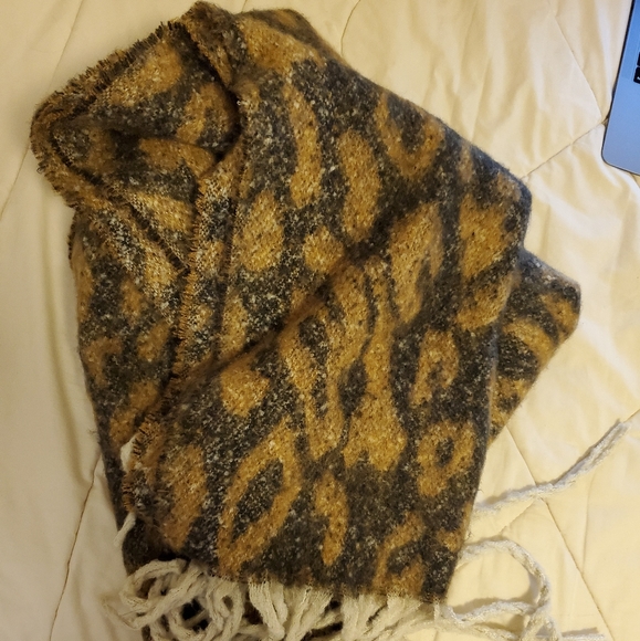 Leopard print scarf - Picture 1 of 1